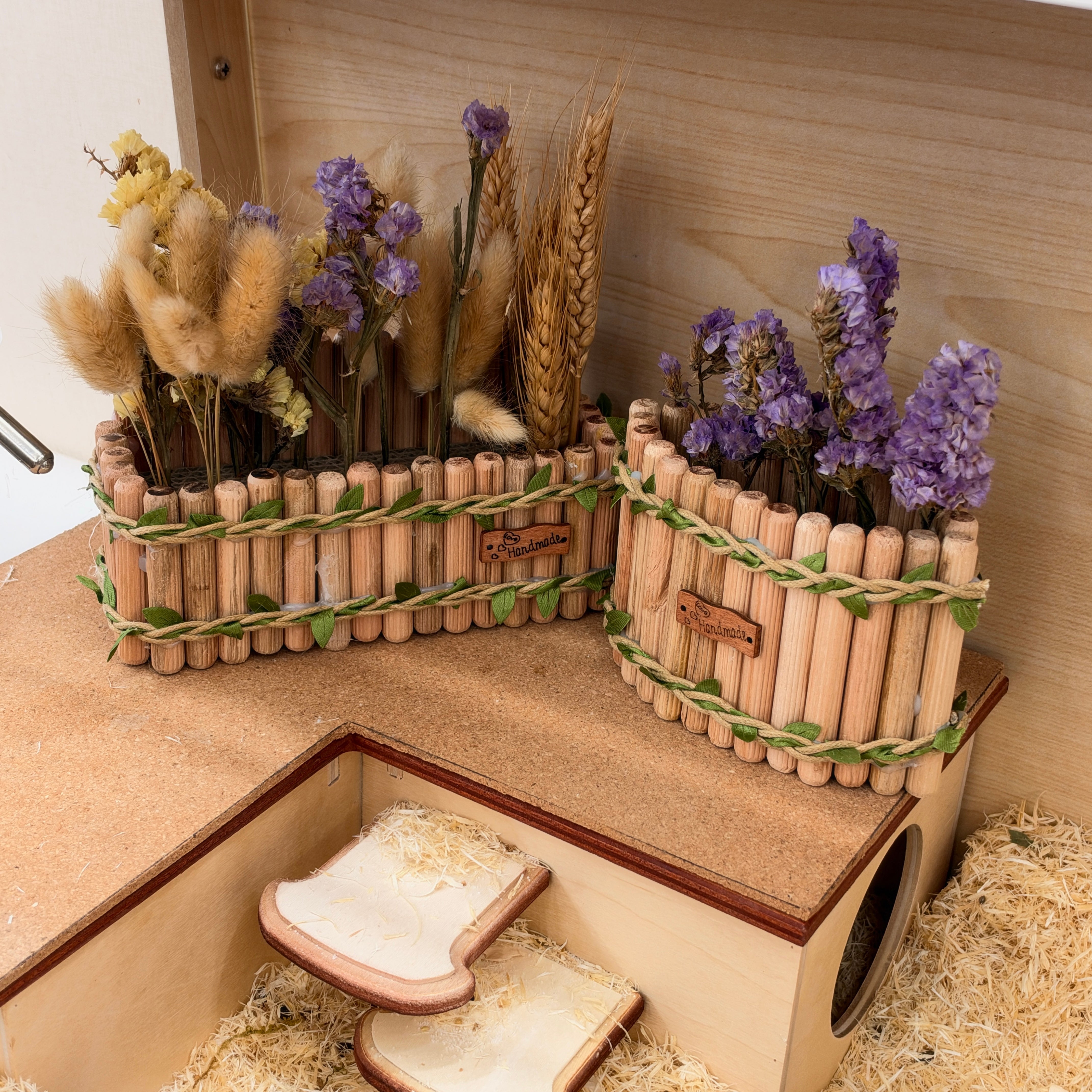 Natural Wooden Foraging & Spray Holder for Hamsters